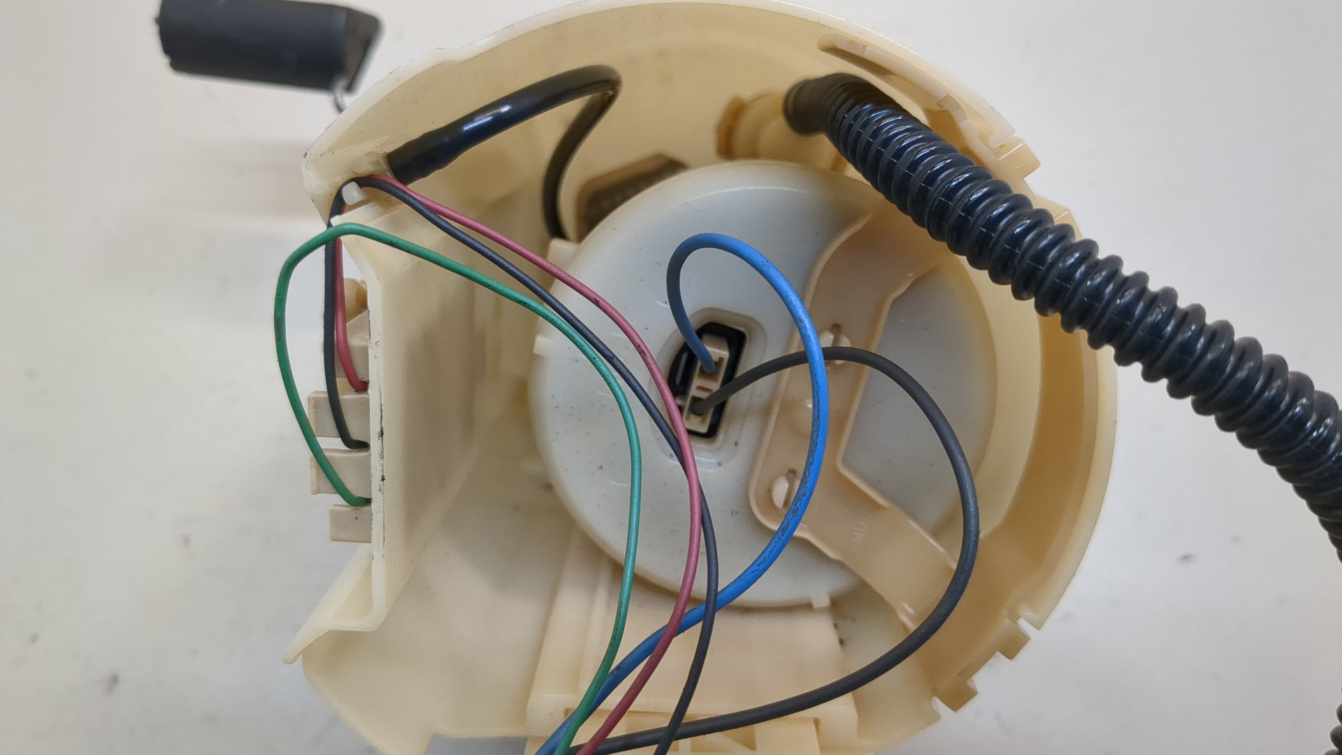 Насос топливный электрический