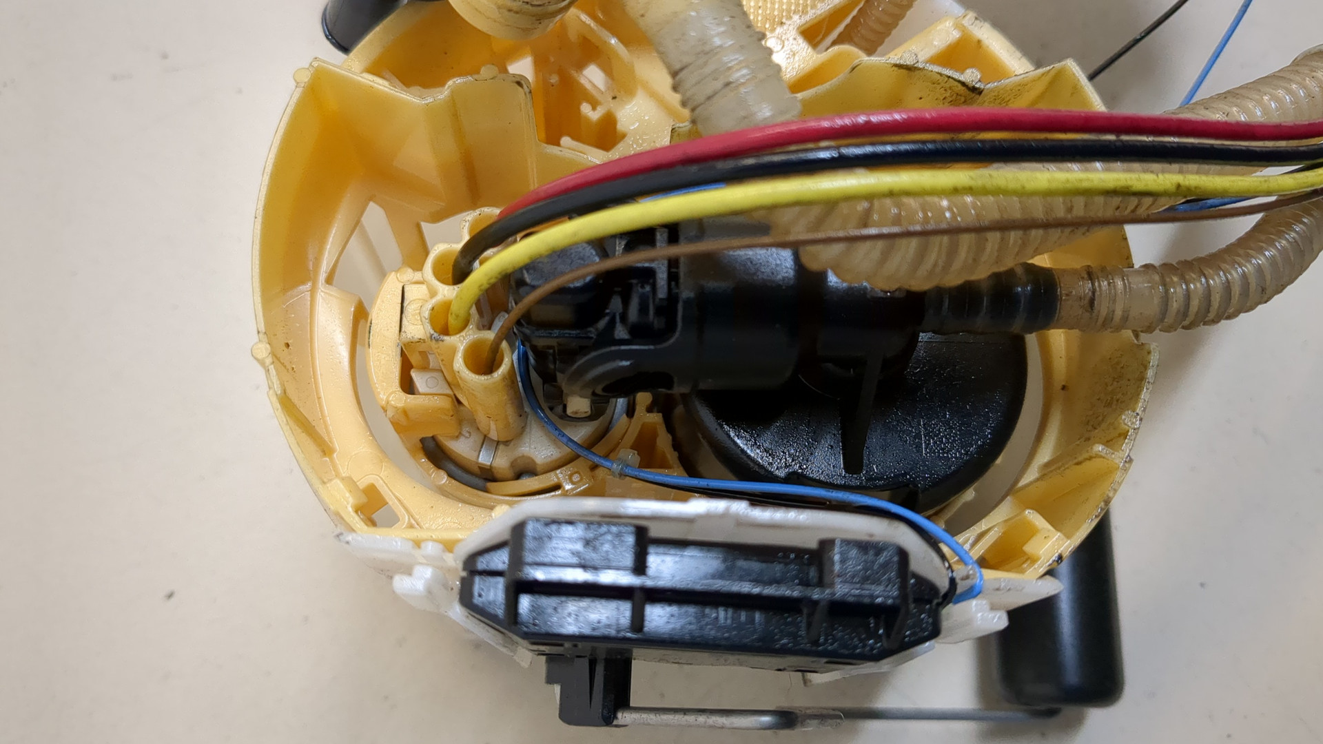 Насос топливный электрический