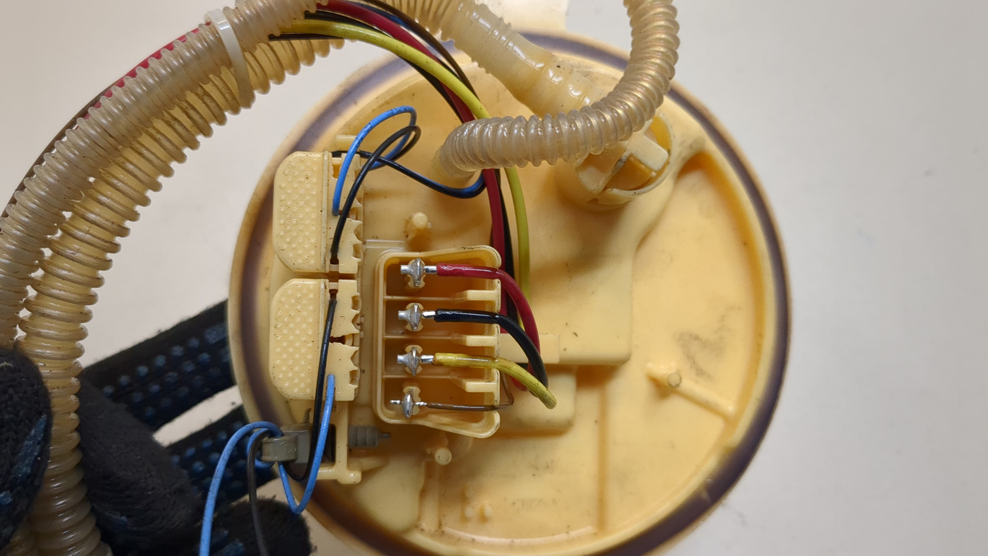 Насос топливный электрический