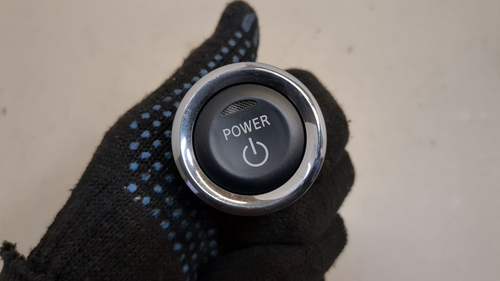 Кнопка запуска двигателя