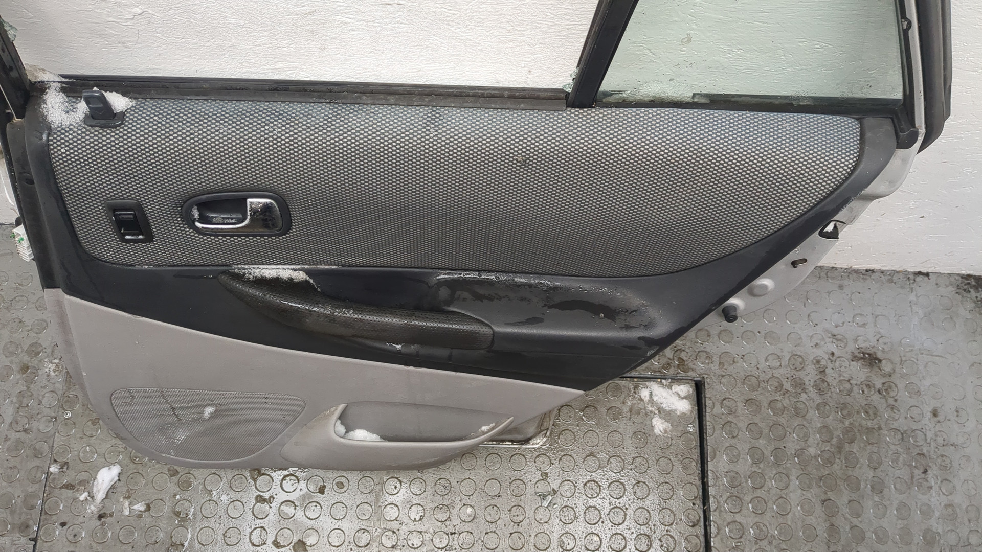 Дверь задняя правая