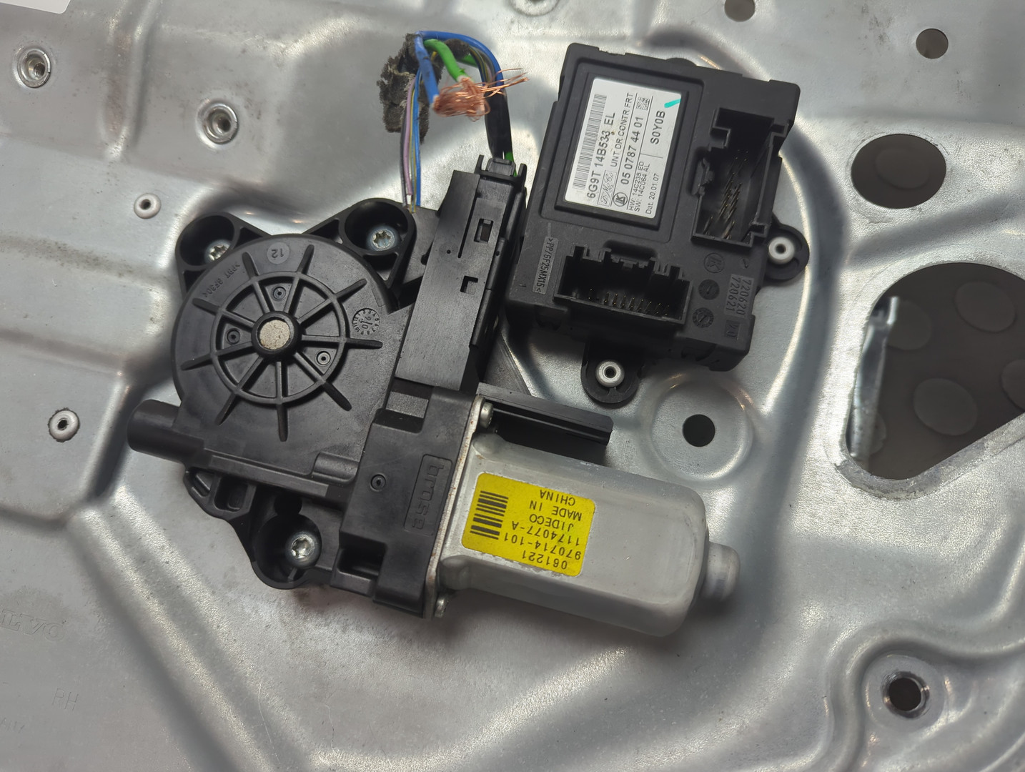 Стеклоподъемник электр. передний правый