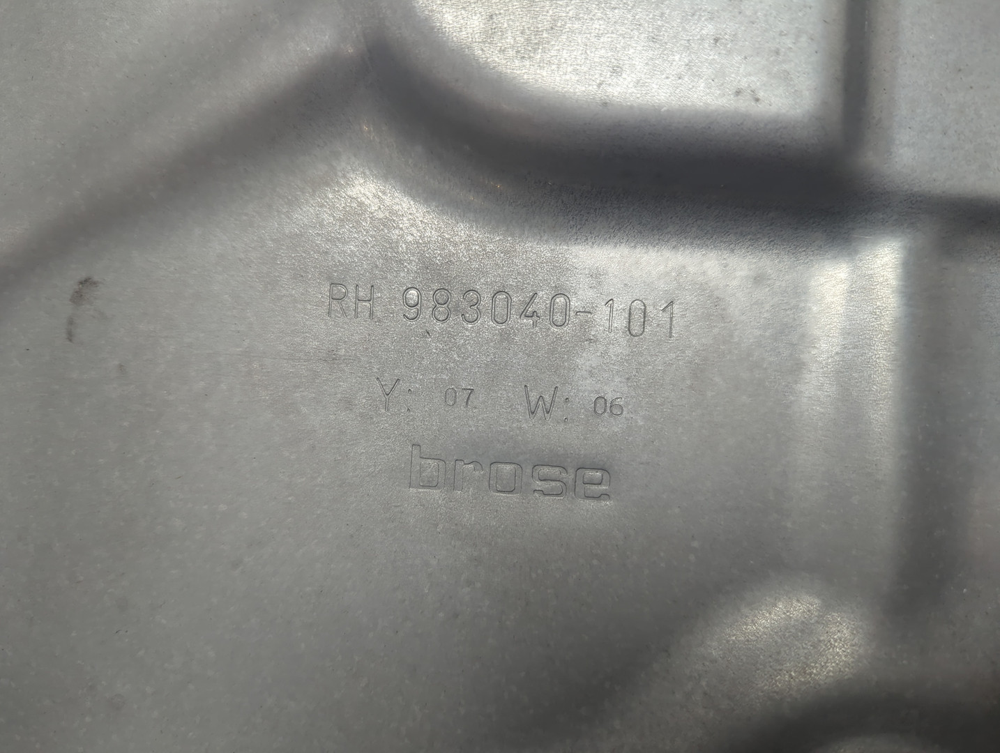 Стеклоподъемник электр. передний правый