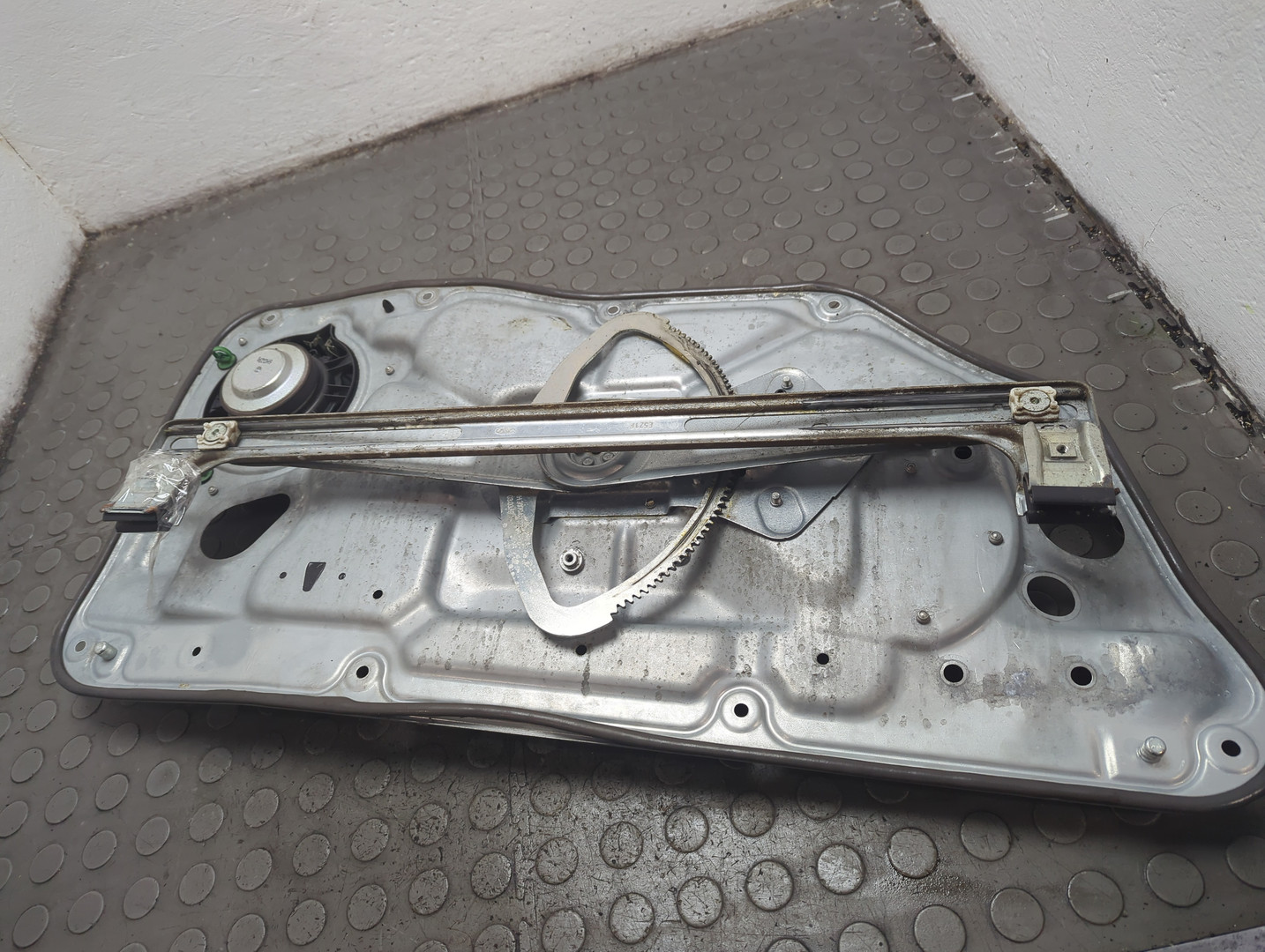 Стеклоподъемник электр. передний правый