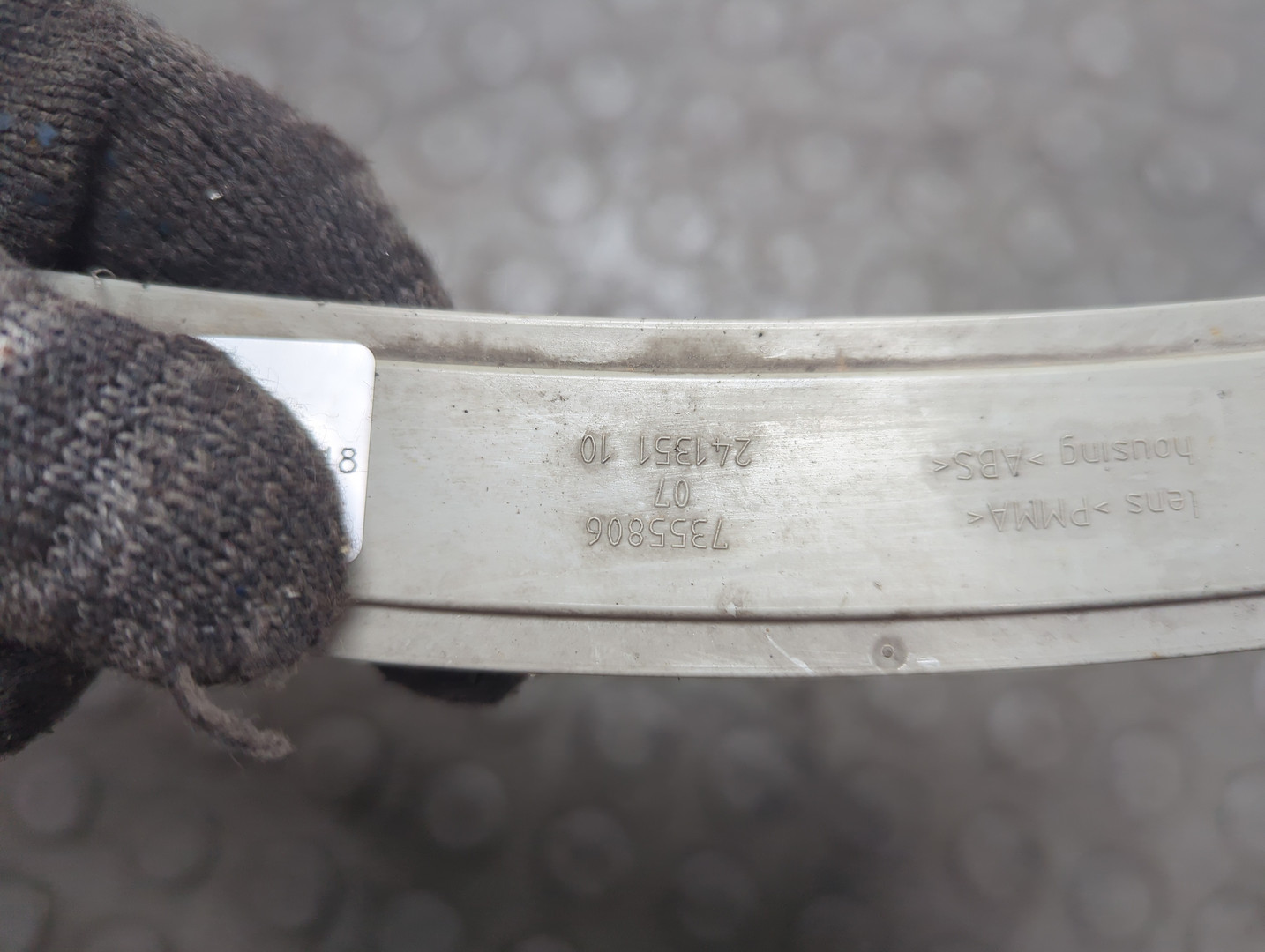 Отражатель передний правый у фары