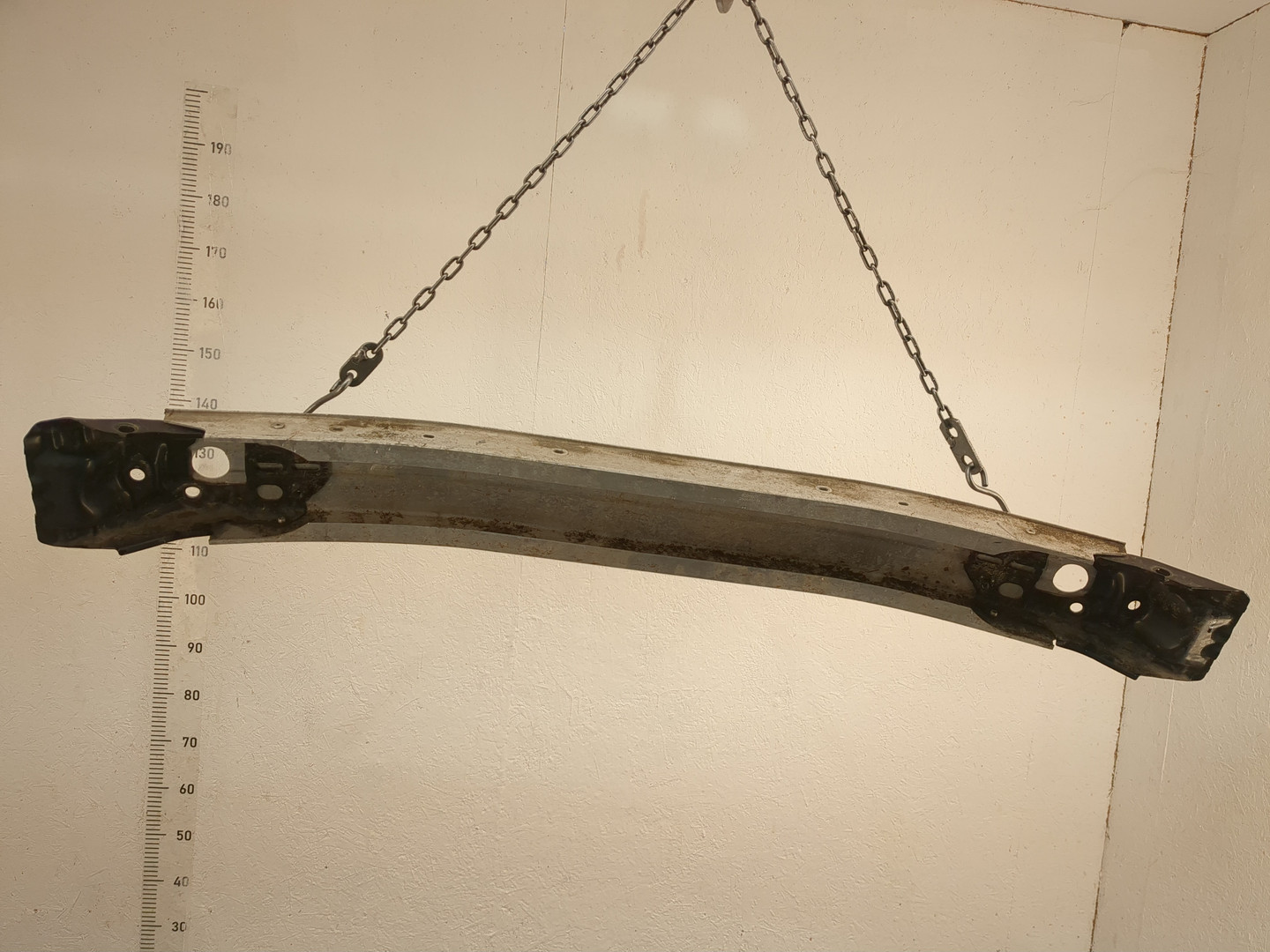 Усилитель переднего бампера