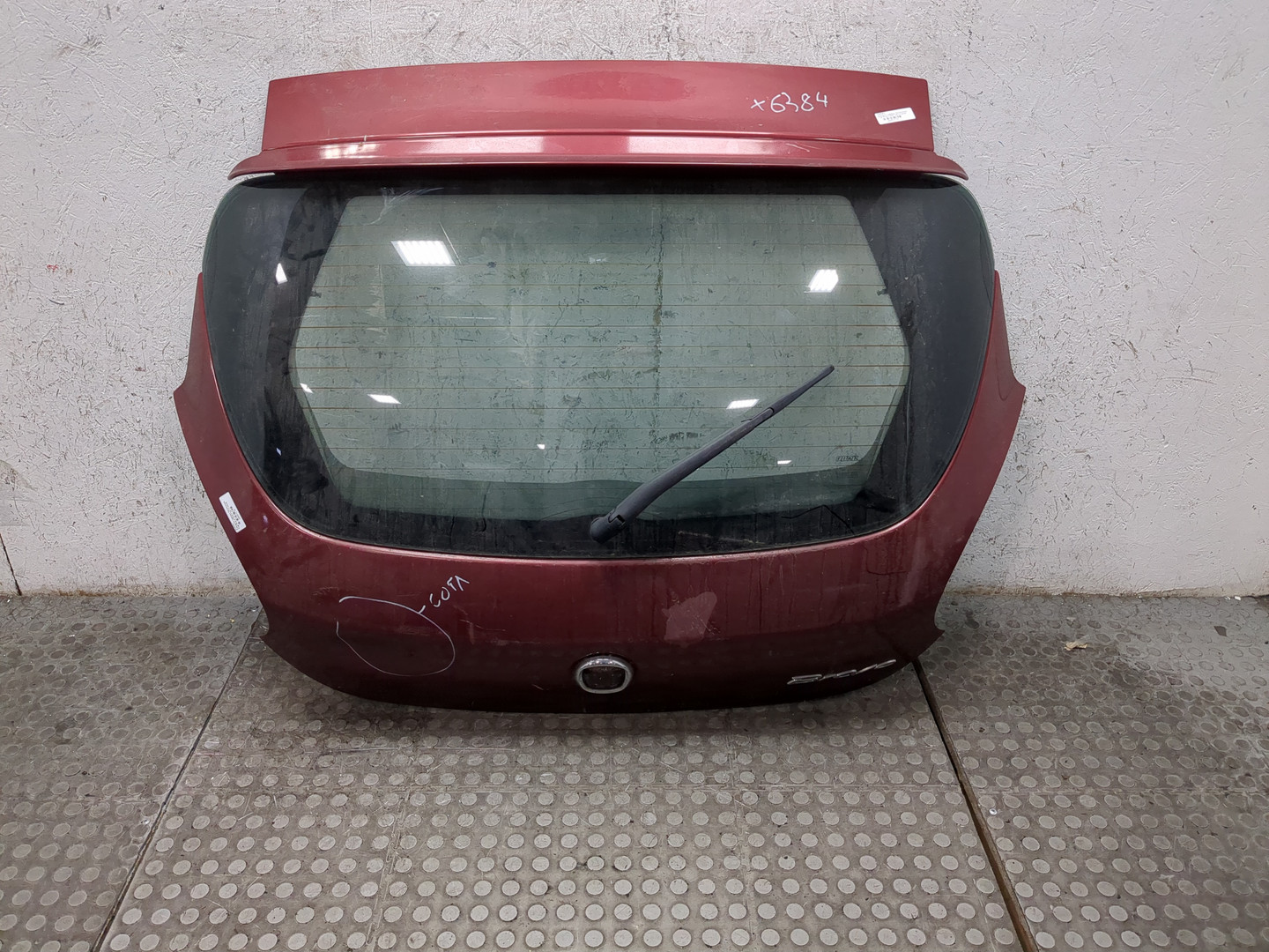 Дверь багажника