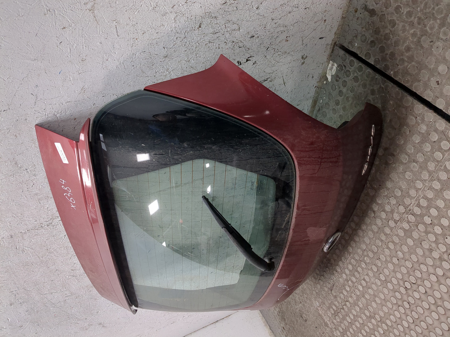 Дверь багажника