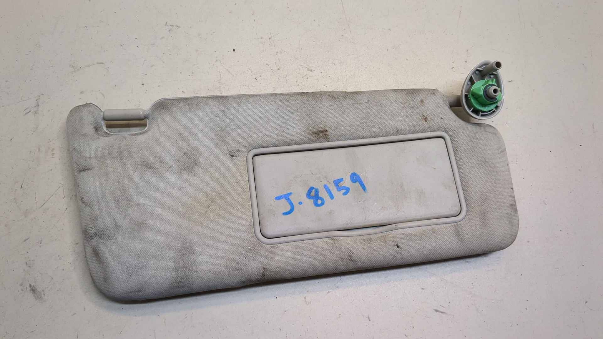 Козырек солнцезащитный