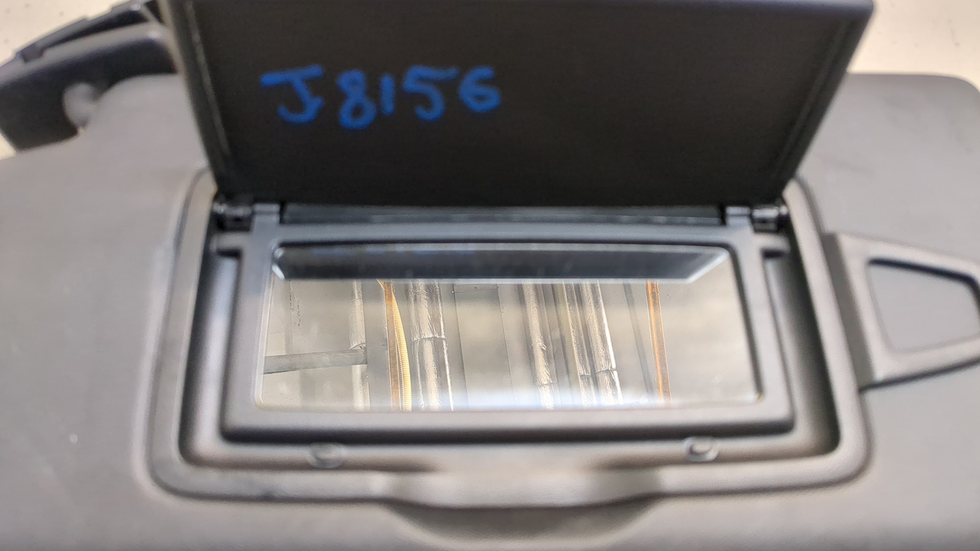 Козырек солнцезащитный