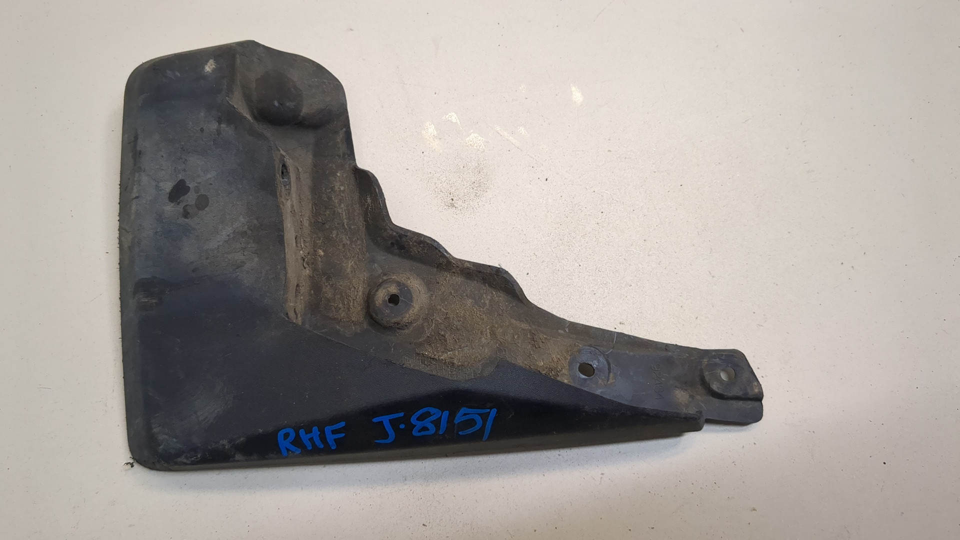 Брызговик задний правый