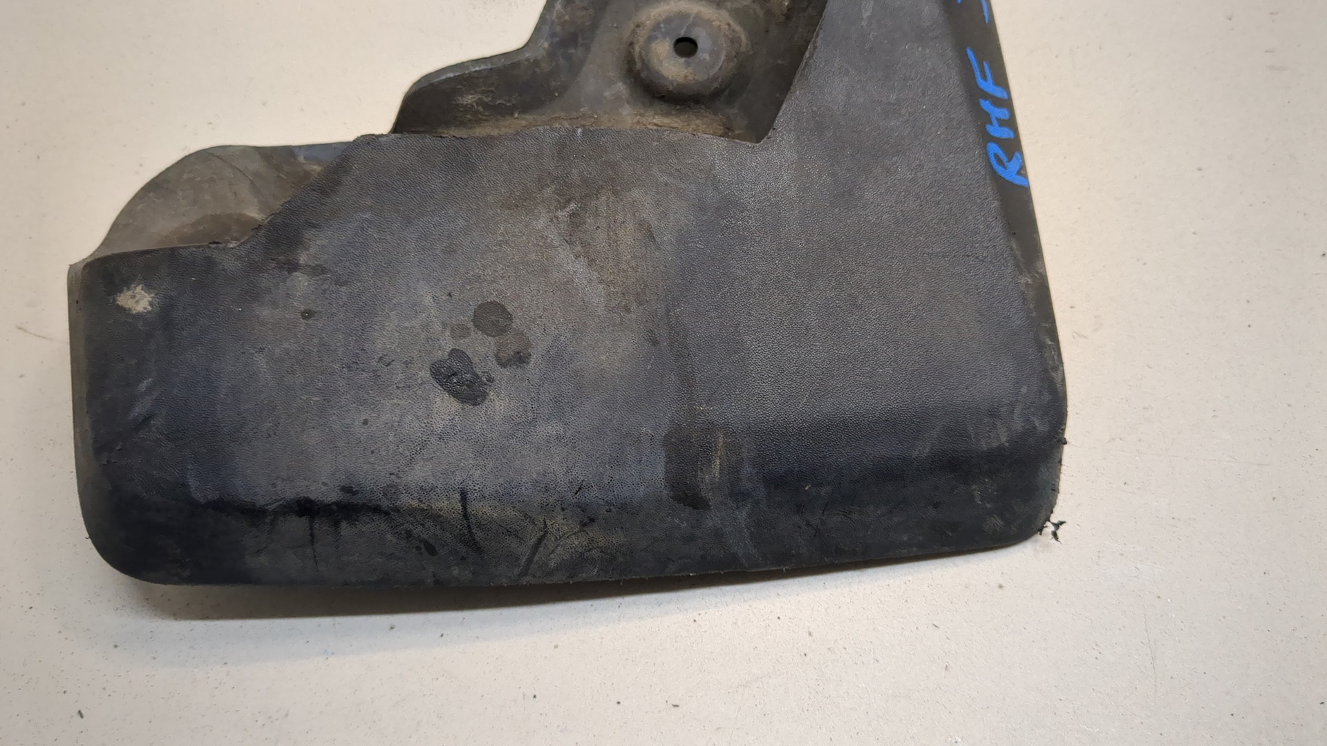 Брызговик задний правый