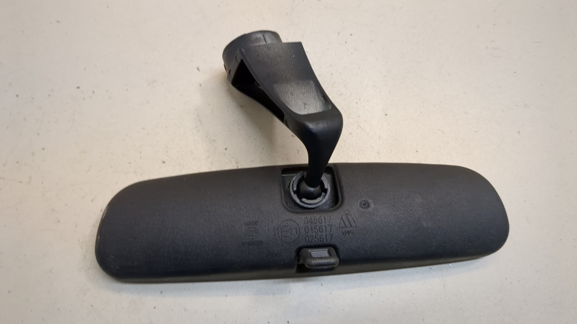 Зеркало заднего вида