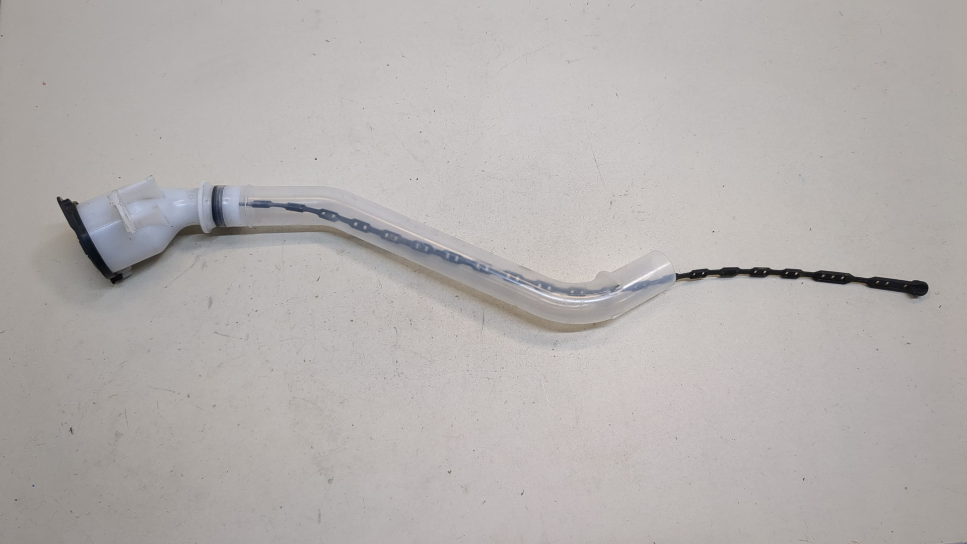 Горловина бачка омывателя