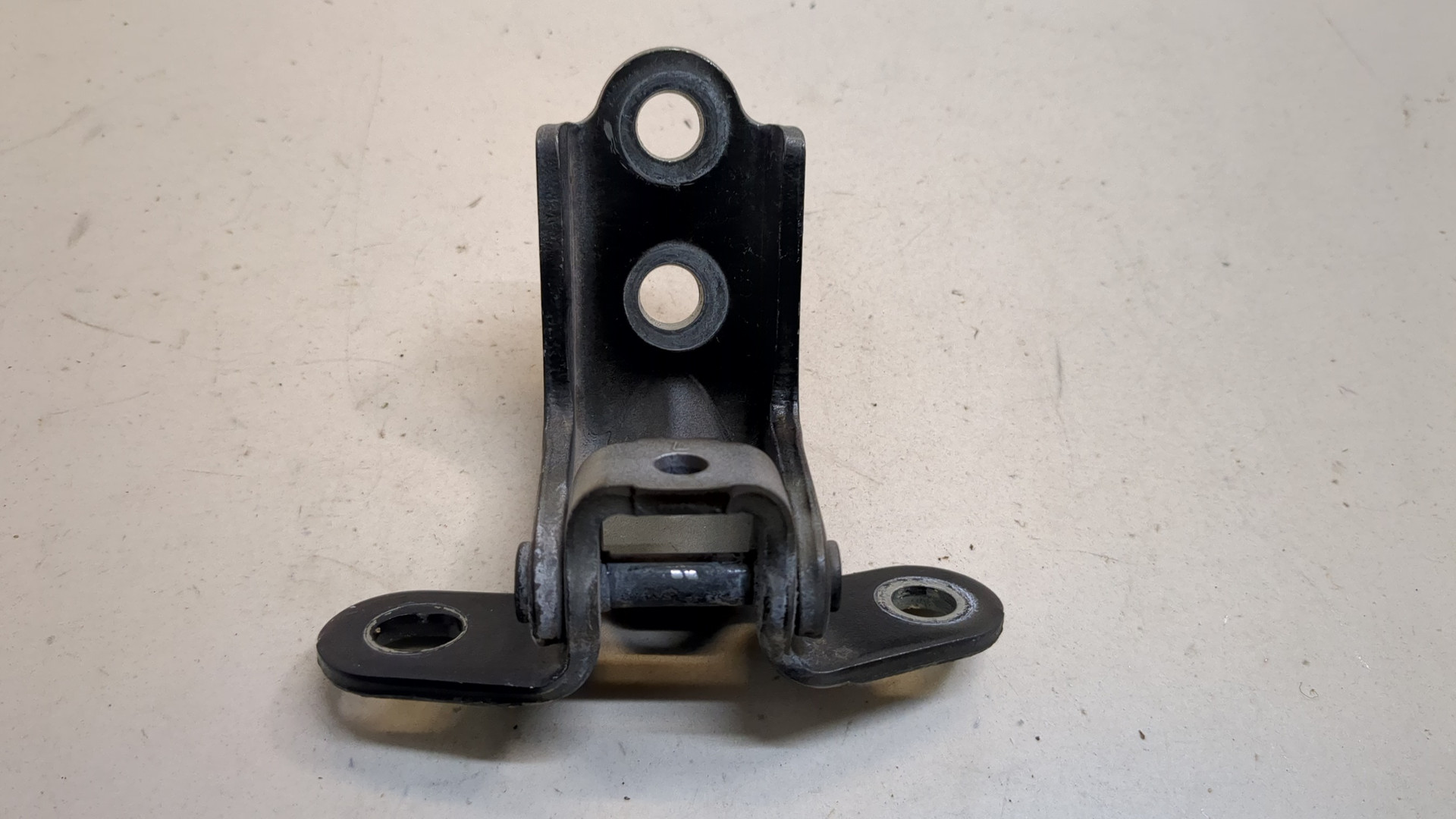 Петля двери