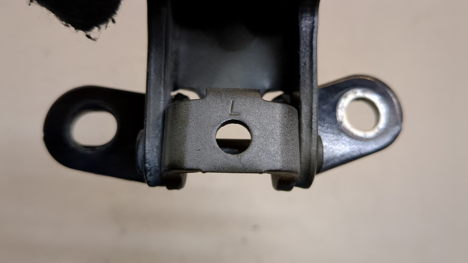 Петля двери