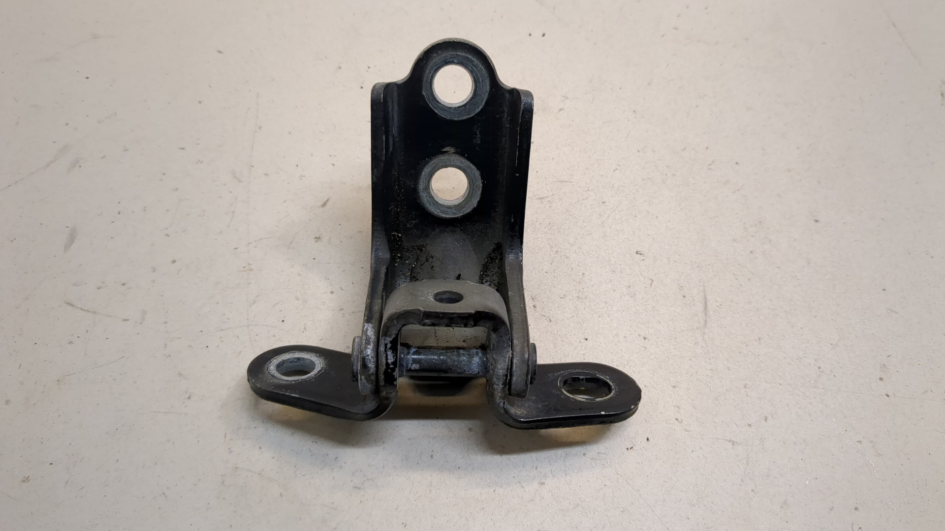 Петля двери