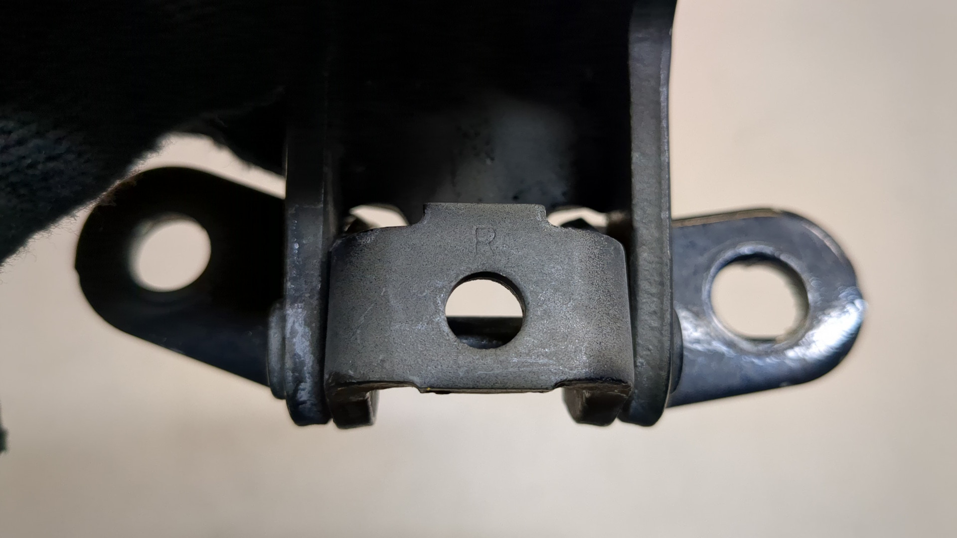 Петля двери