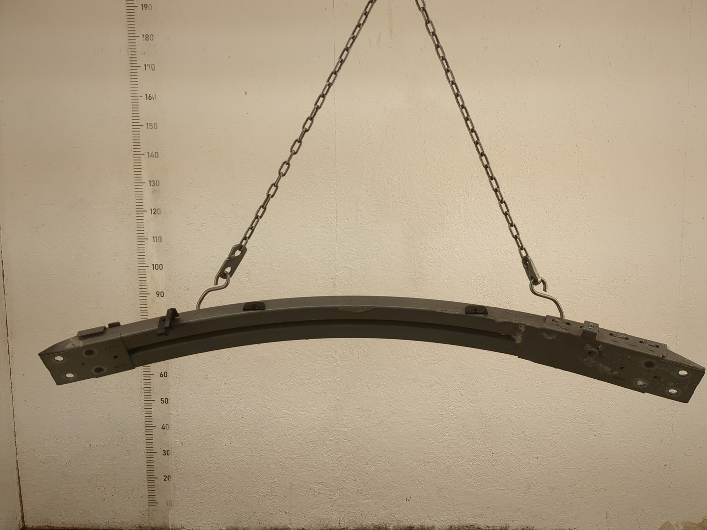 Усилитель переднего бампера