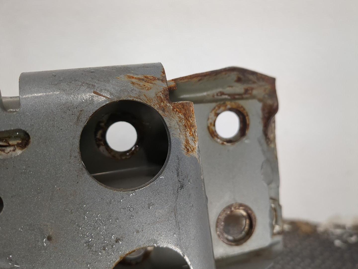 Усилитель переднего бампера