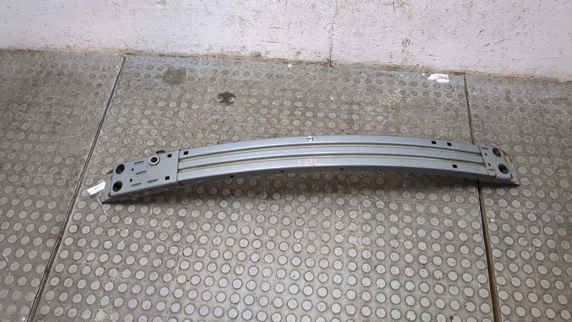 Усилитель переднего бампера