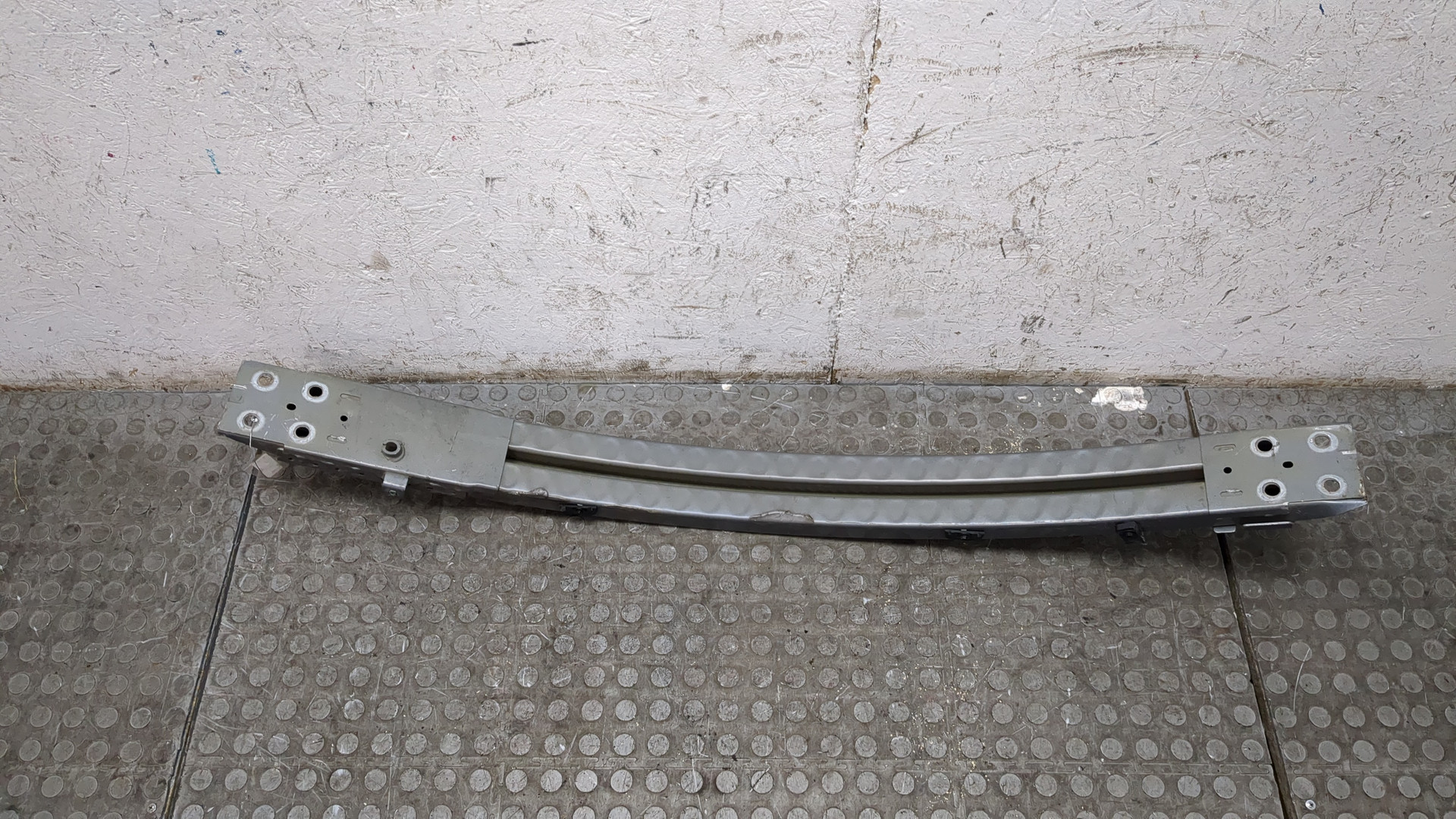 Усилитель переднего бампера