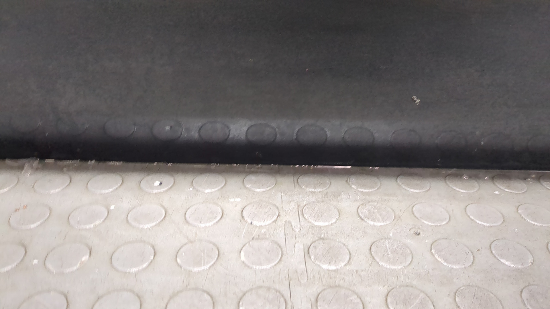 Дверь передняя левая