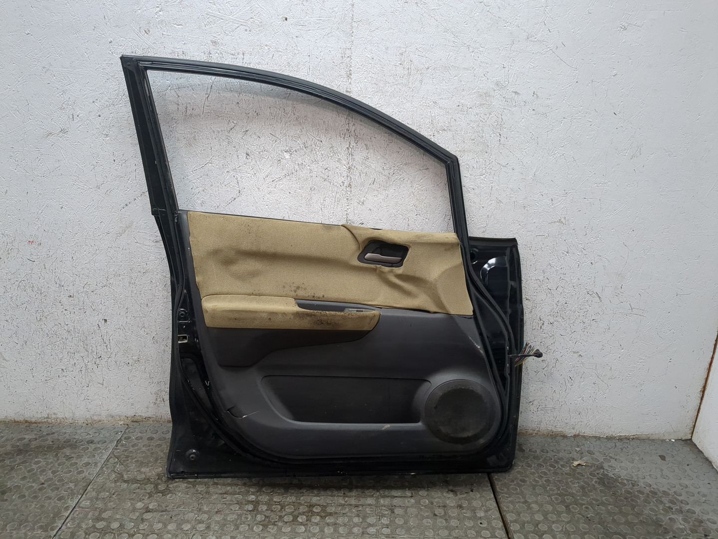 Дверь передняя левая