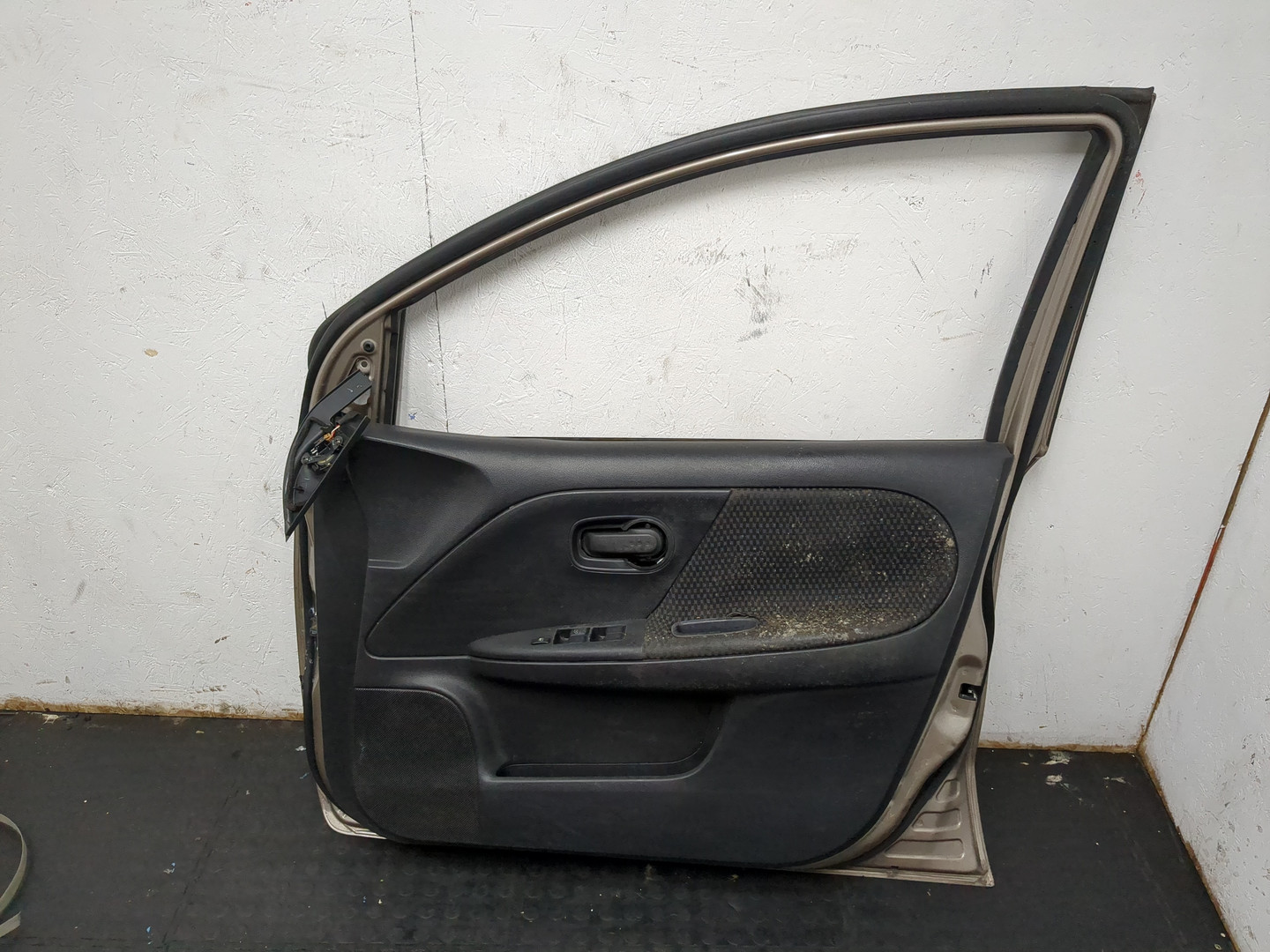 Дверь передняя правая