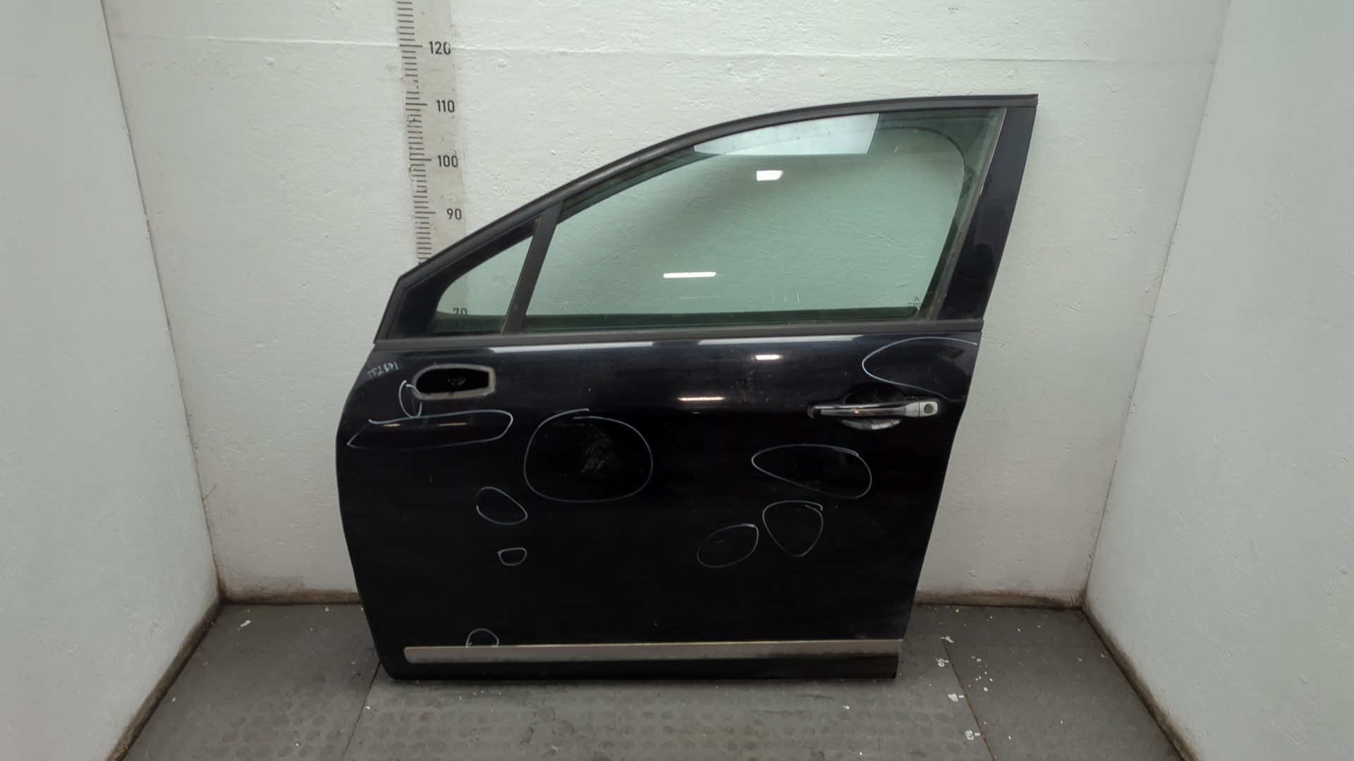 Дверь передняя левая