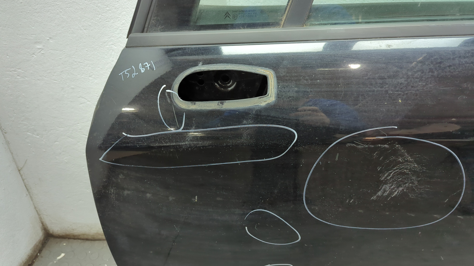 Дверь передняя левая