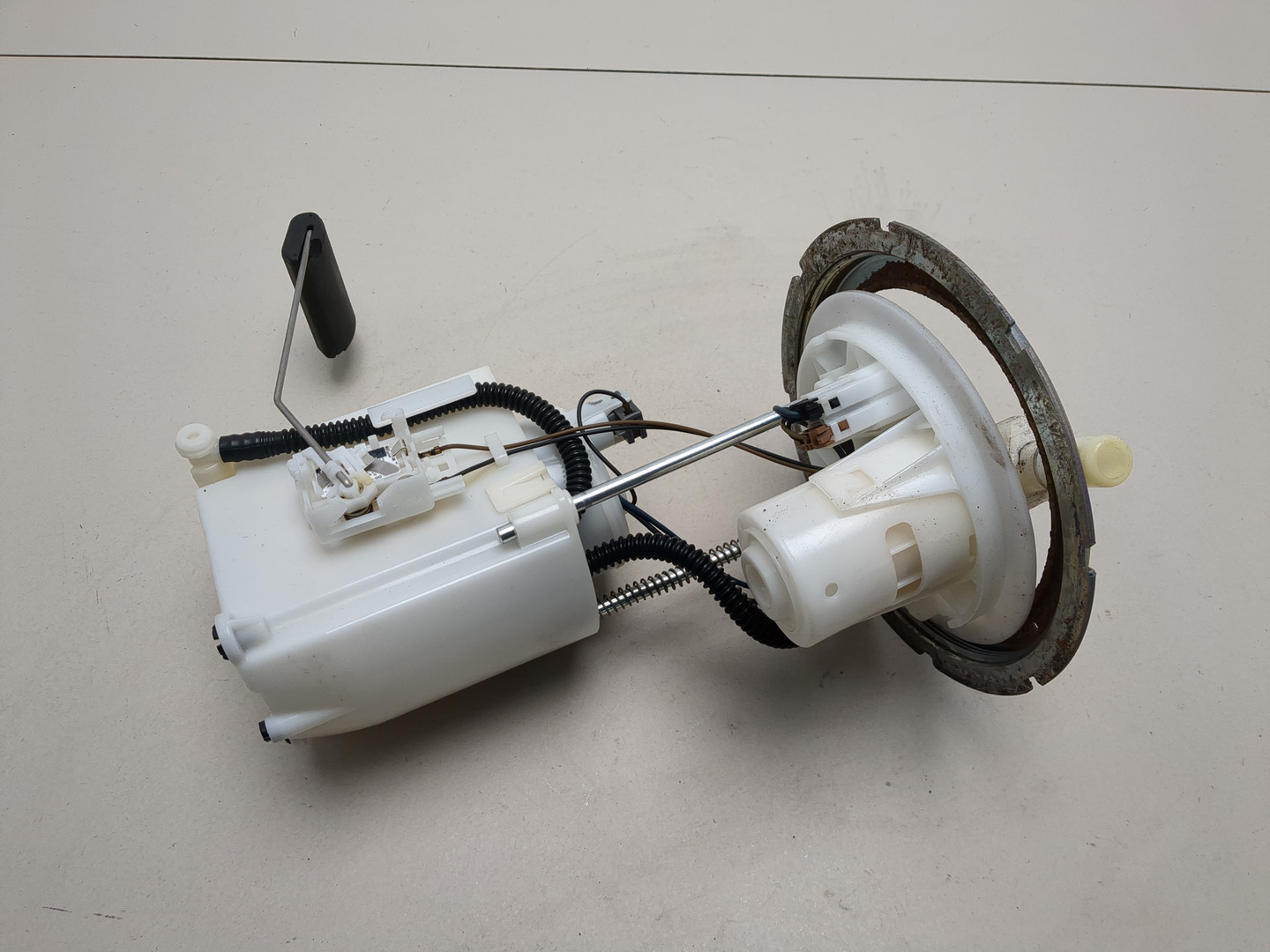 Насос топливный электрический