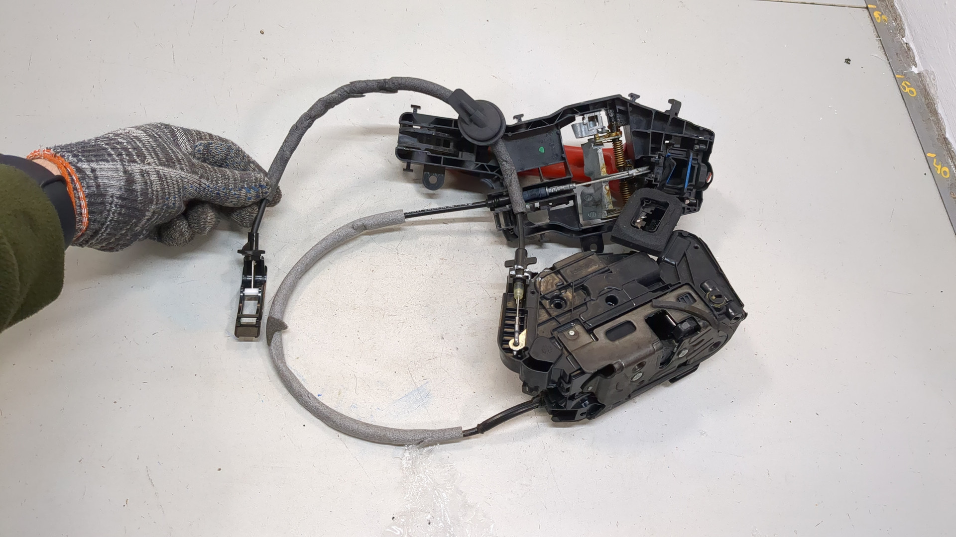 Замок двери задней правой