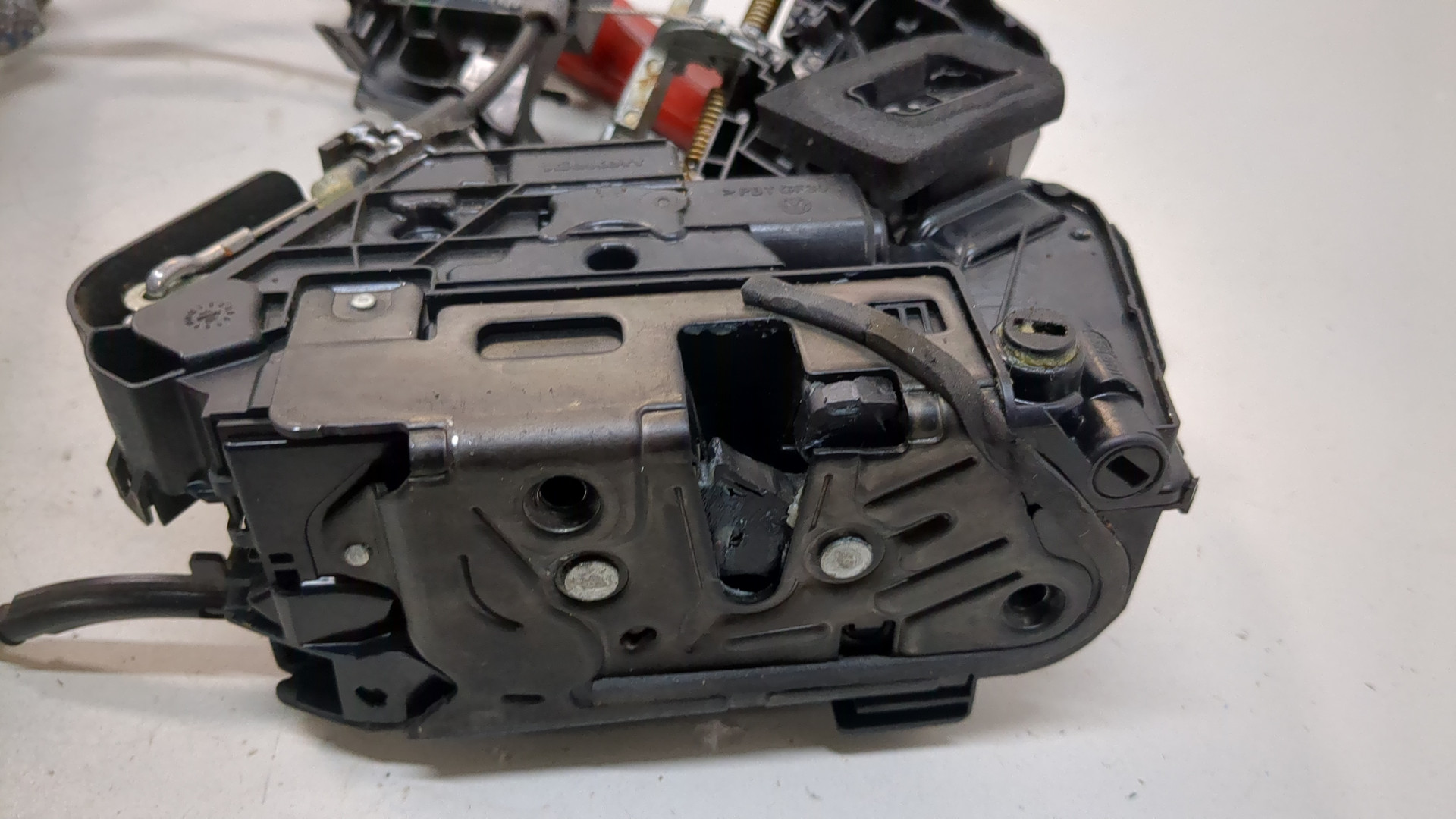 Замок двери задней правой