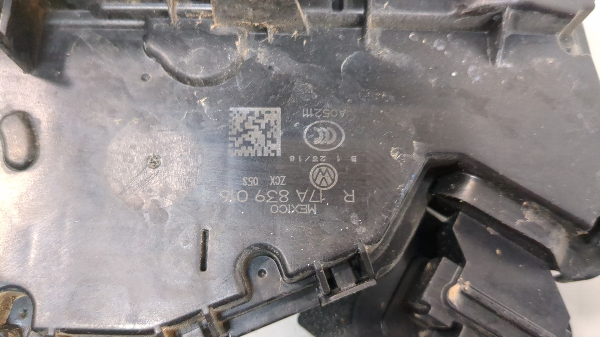 Замок двери задней правой