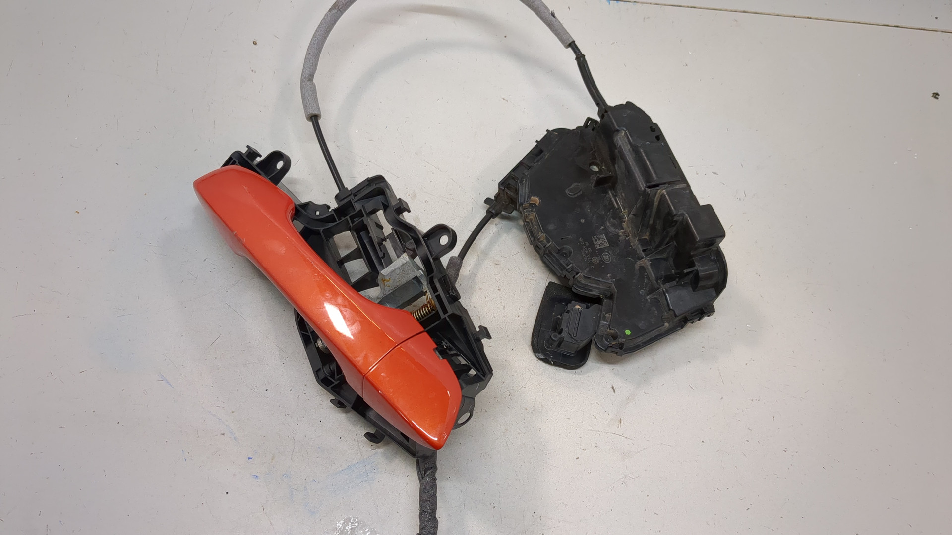 Замок двери задней правой