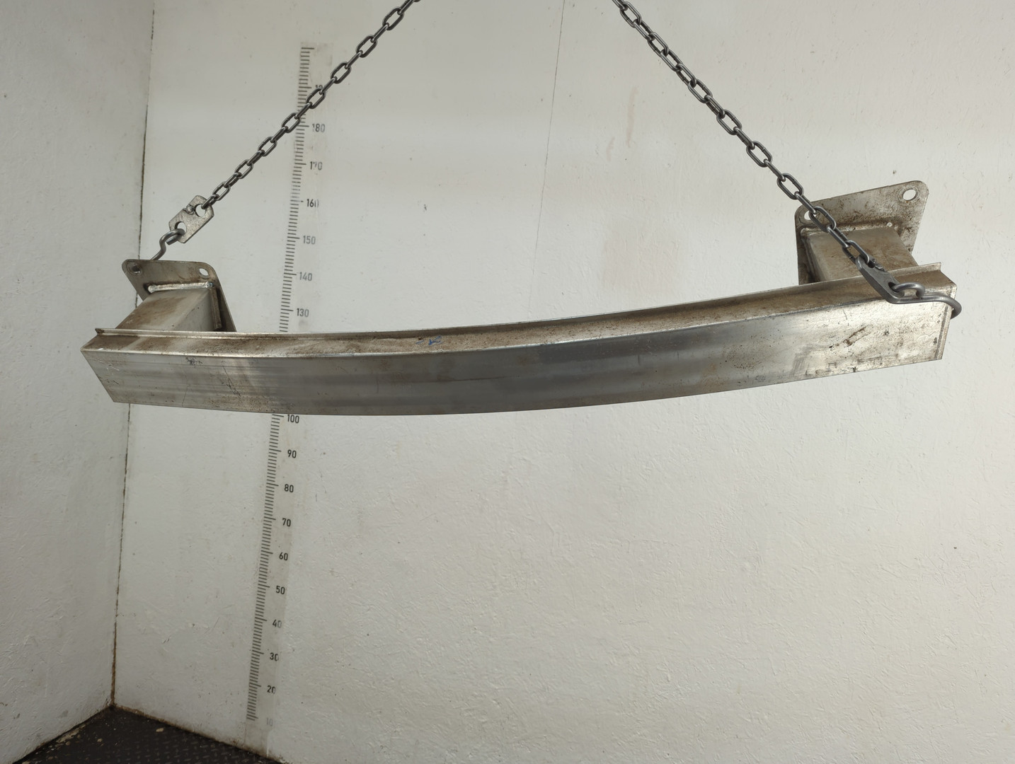 Усилитель заднего бампера