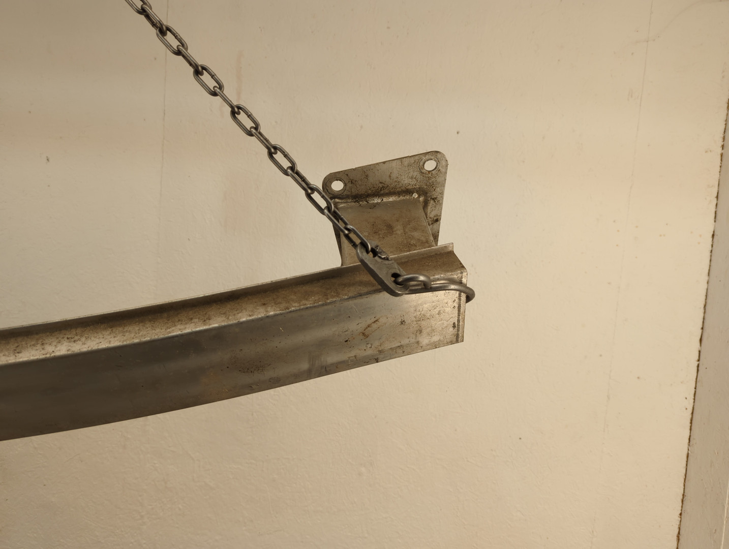 Усилитель заднего бампера