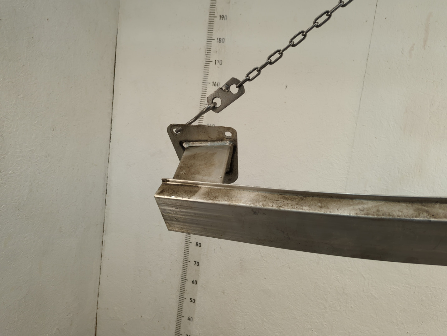 Усилитель заднего бампера