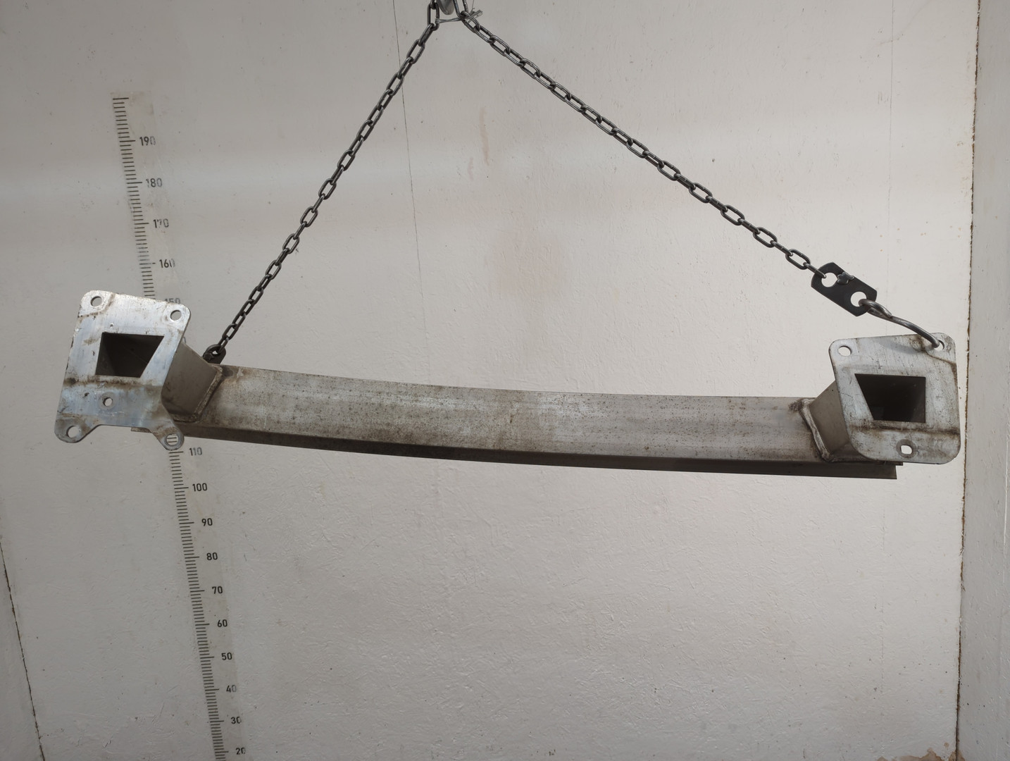 Усилитель заднего бампера