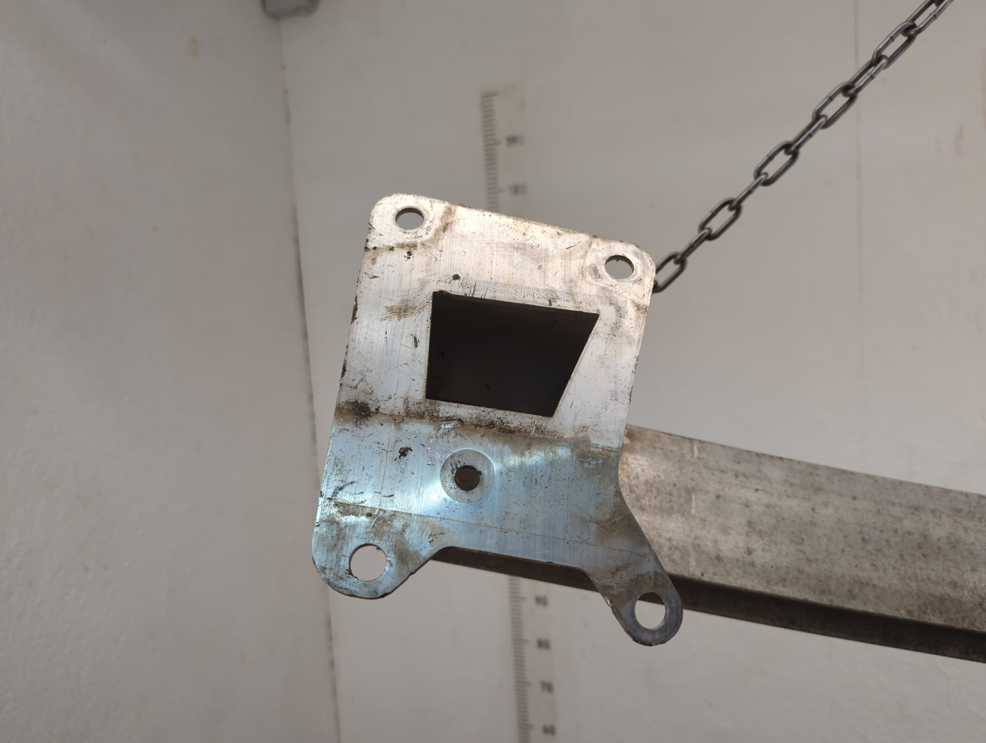 Усилитель заднего бампера