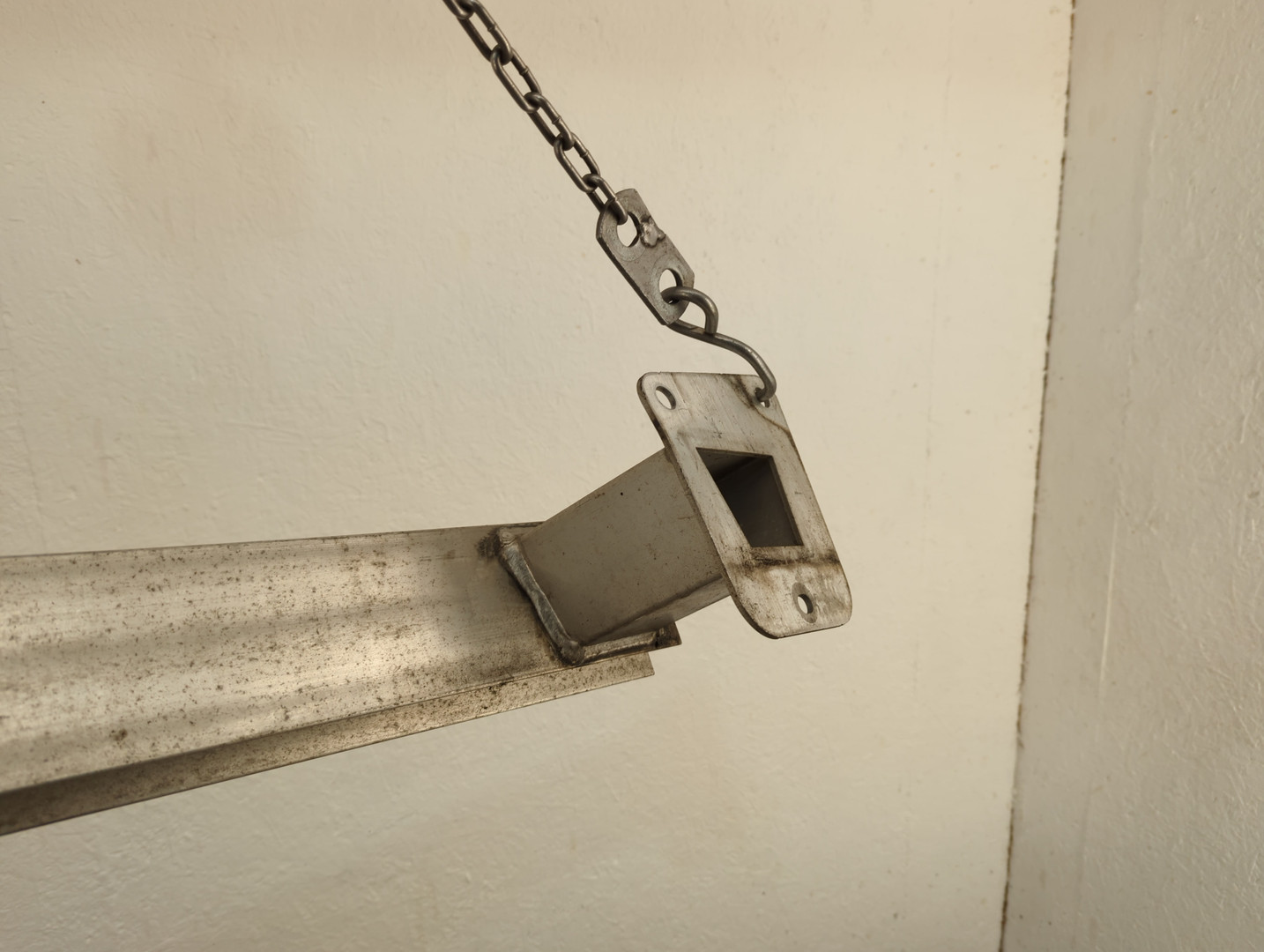 Усилитель заднего бампера