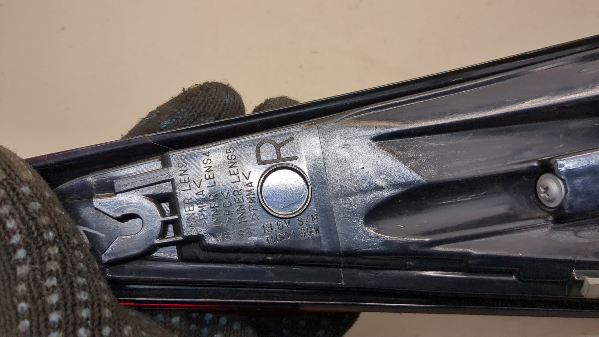 Фонарь задний правый