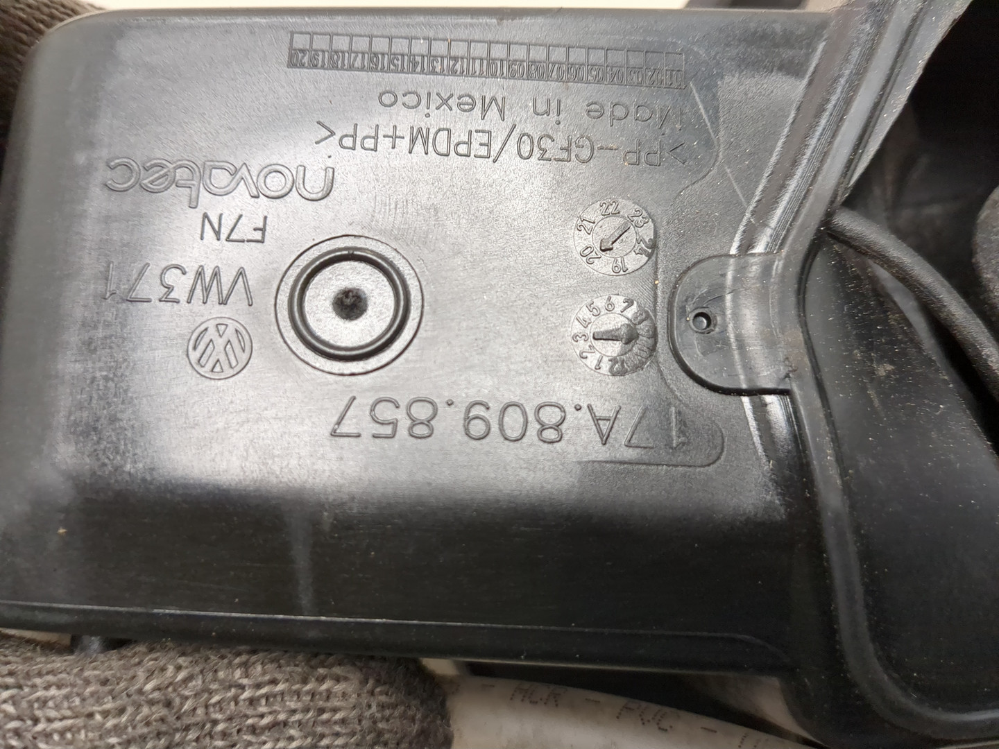 Лючок бензобака