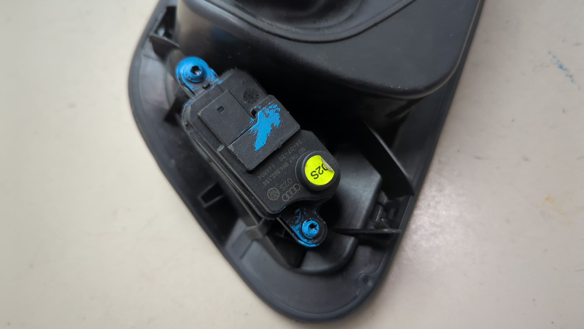 Лючок бензобака