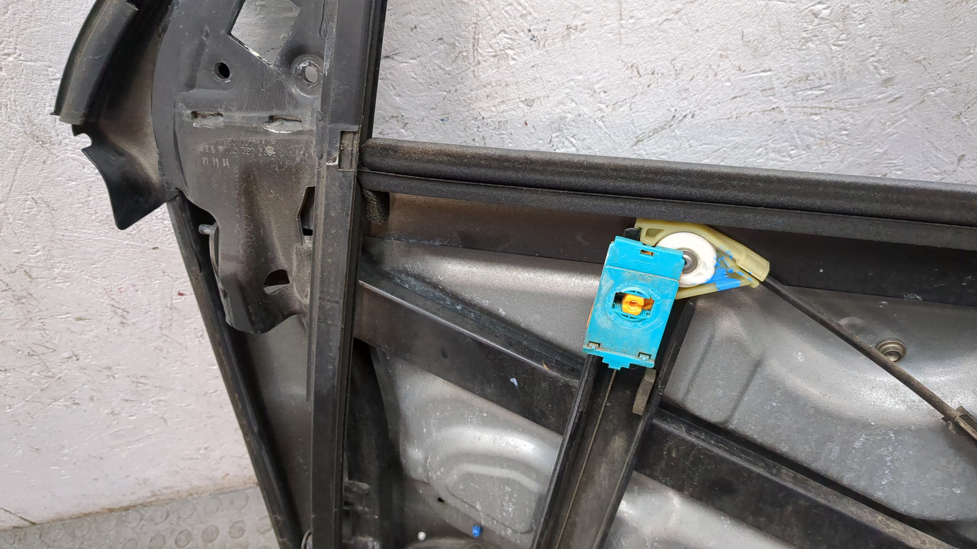 Стеклоподъемник электр. передний левый