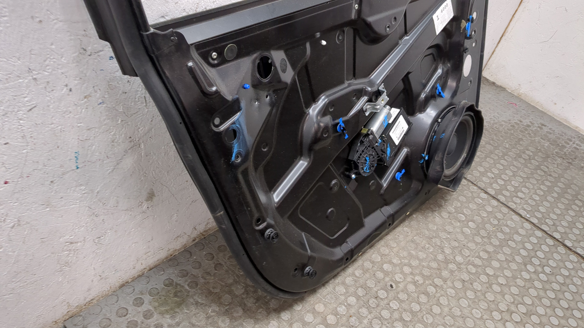 Стеклоподъемник электр. передний левый