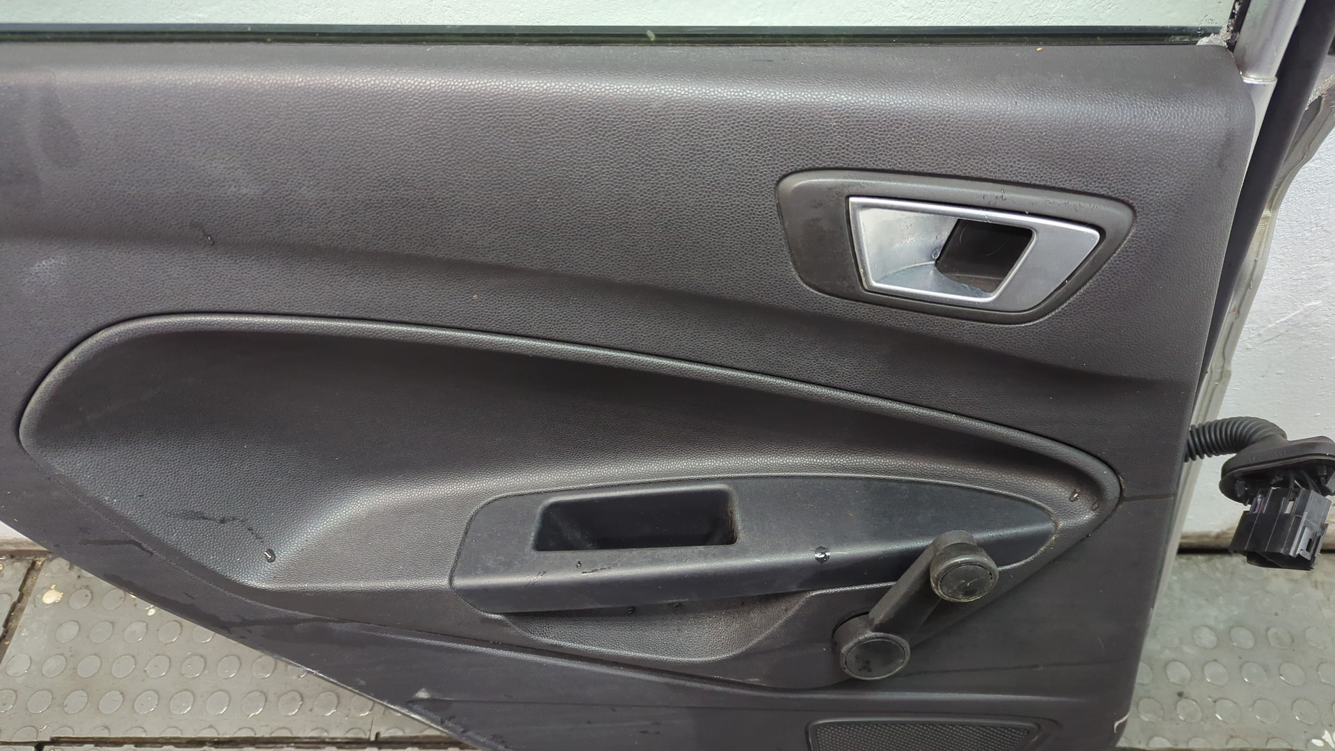 Дверь задняя левая