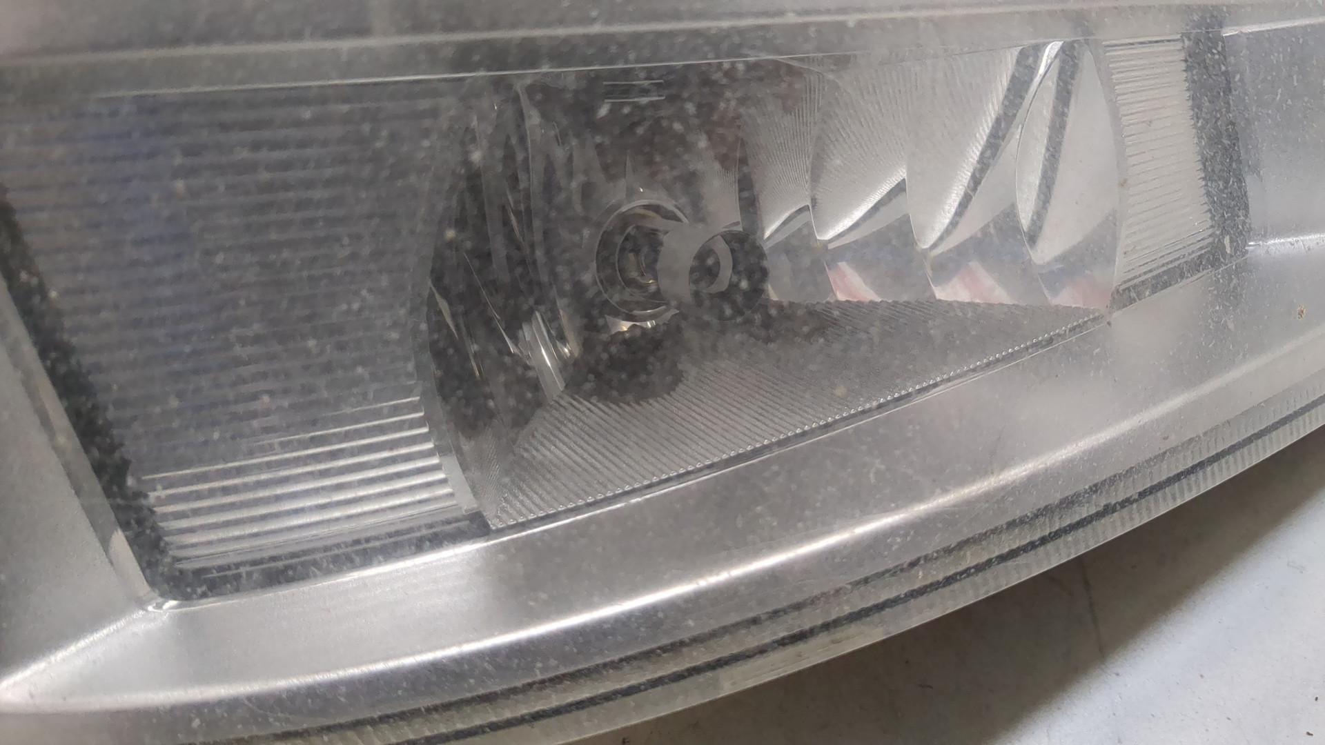 Фара противотуманная правая