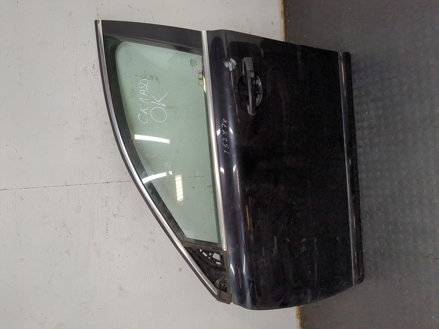 Дверь передняя левая